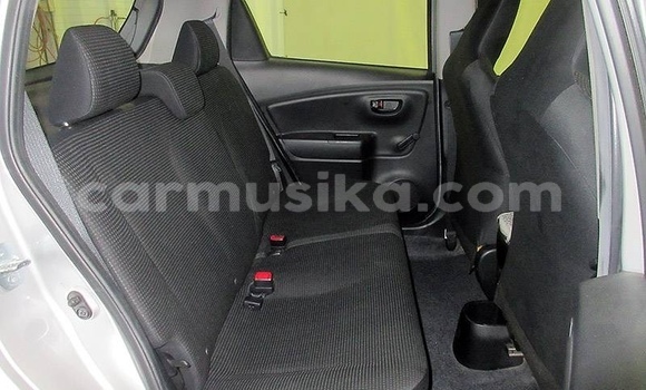 Nunua Ilio tumika Toyota Vitz Fedha Gari ndani ya Beitbridge nchini Matabeleland Kusini Nunua Ilio tumika Toyota Vitz Fedha Gari ndani ya Beitbridge nchini Matabeleland Kusini