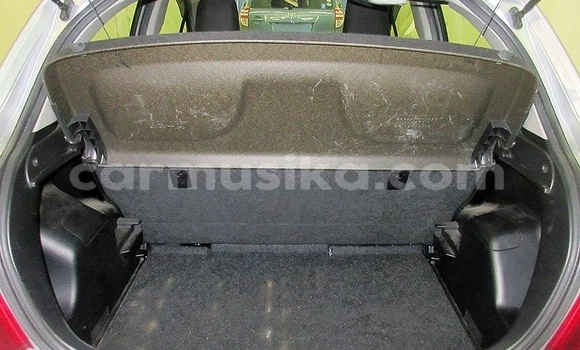 Nunua Ilio tumika Toyota Vitz Fedha Gari ndani ya Beitbridge nchini Matabeleland Kusini Nunua Ilio tumika Toyota Vitz Fedha Gari ndani ya Beitbridge nchini Matabeleland Kusini