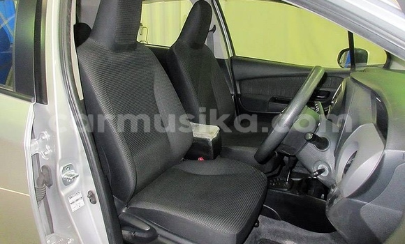 Nunua Ilio tumika Toyota Vitz Fedha Gari ndani ya Beitbridge nchini Matabeleland Kusini Nunua Ilio tumika Toyota Vitz Fedha Gari ndani ya Beitbridge nchini Matabeleland Kusini