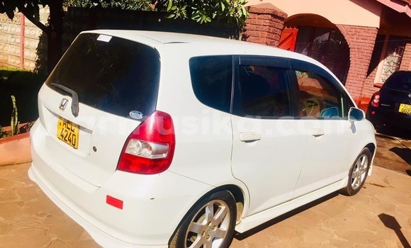 Buy Used Honda Fit White Car in Harare in Harare Buy Used Honda Fit White Car in Harare in Harare