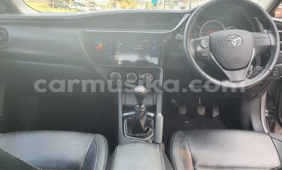 Nunua Ilio tumika Toyota Corolla II Fedha Gari ndani ya Harare nchini Harare Nunua Ilio tumika Toyota Corolla II Fedha Gari ndani ya Harare nchini Harare