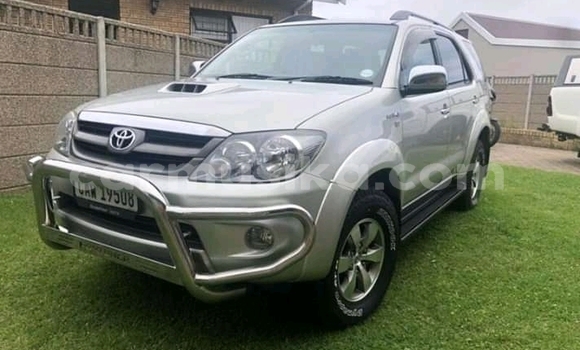 Acheter Occasion Voiture Toyota Fortuner Gris à Beitbridge, Matabeleland South Acheter Occasion Voiture Toyota Fortuner Gris à Beitbridge, Matabeleland South