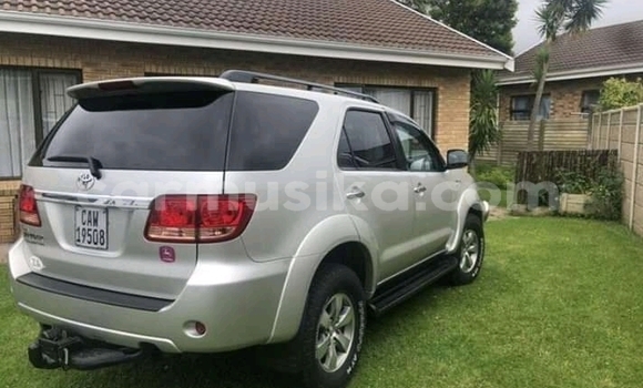 Acheter Occasion Voiture Toyota Fortuner Gris à Beitbridge, Matabeleland South Acheter Occasion Voiture Toyota Fortuner Gris à Beitbridge, Matabeleland South