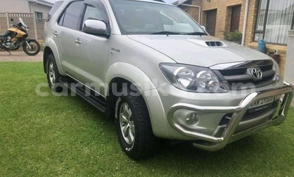 Acheter Occasion Voiture Toyota Fortuner Gris à Beitbridge, Matabeleland South Acheter Occasion Voiture Toyota Fortuner Gris à Beitbridge, Matabeleland South