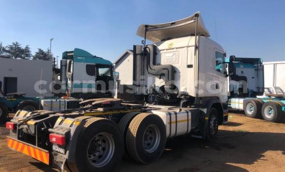 Nunua Ilio tumika Scania R420 Nyeupe Lori ndani ya Beitbridge nchini Matabeleland Kusini Nunua Ilio tumika Scania R420 Nyeupe Lori ndani ya Beitbridge nchini Matabeleland Kusini