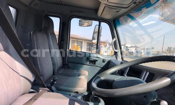 Nunua Ilio tumika Nissan UD Nyeupe Lori ndani ya Beitbridge nchini Matabeleland Kusini Nunua Ilio tumika Nissan UD Nyeupe Lori ndani ya Beitbridge nchini Matabeleland Kusini