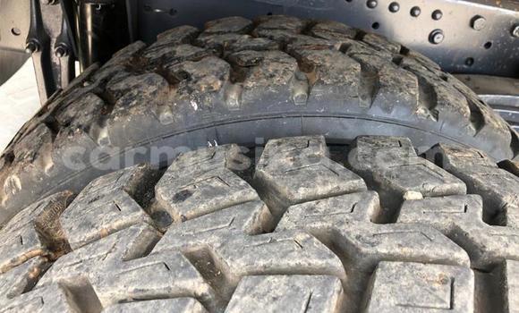 Acheter Occasion Utilitaire Mercedes‒Benz Tipper Blanc à Beitbridge, Matabeleland South Acheter Occasion Utilitaire Mercedes‒Benz Tipper Blanc à Beitbridge, Matabeleland South