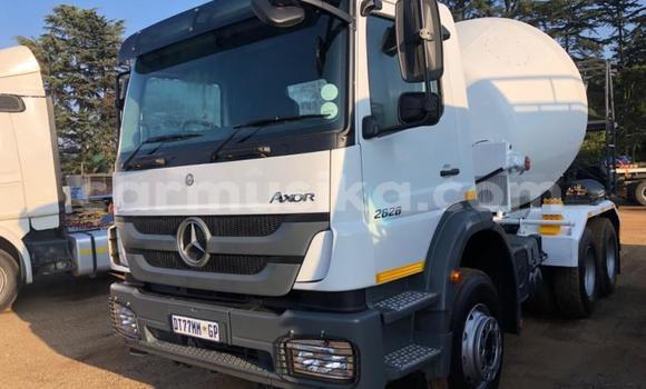 Buy Used Mercedes‒Benz Atego White Truck in Beitbridge in Matabeleland South
