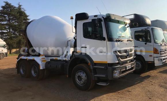 Acheter Occasion Utilitaire Mercedes‒Benz Atego Blanc à Beitbridge, Matabeleland South Acheter Occasion Utilitaire Mercedes‒Benz Atego Blanc à Beitbridge, Matabeleland South
