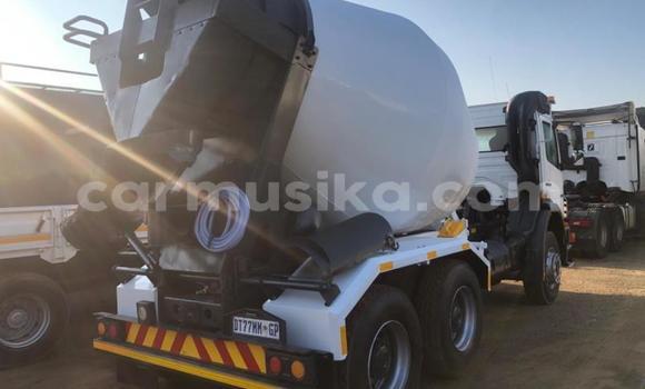 Acheter Occasion Utilitaire Mercedes‒Benz Atego Blanc à Beitbridge, Matabeleland South Acheter Occasion Utilitaire Mercedes‒Benz Atego Blanc à Beitbridge, Matabeleland South