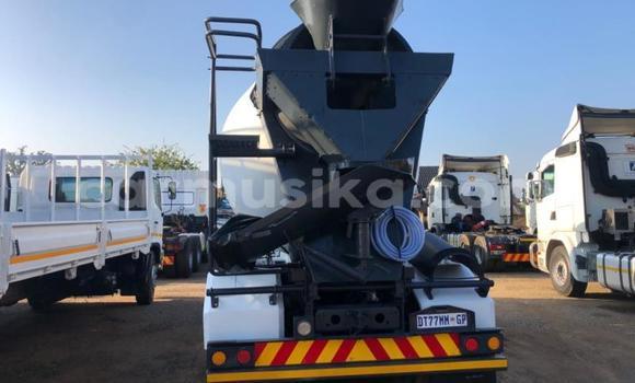 Acheter Occasion Utilitaire Mercedes‒Benz Atego Blanc à Beitbridge, Matabeleland South Acheter Occasion Utilitaire Mercedes‒Benz Atego Blanc à Beitbridge, Matabeleland South