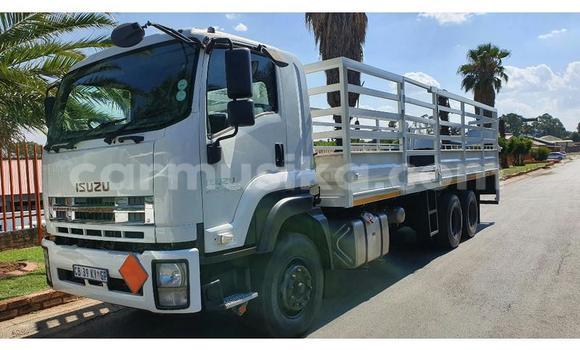 Buy Used Isuzu Elf White Truck in Beitbridge in Matabeleland South