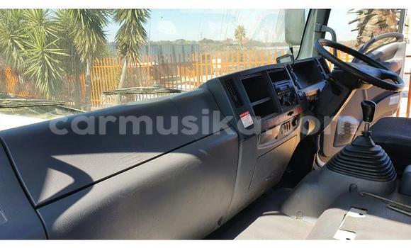 Nunua Ilio tumika Isuzu Elf Nyeupe Lori ndani ya Beitbridge nchini Matabeleland Kusini Nunua Ilio tumika Isuzu Elf Nyeupe Lori ndani ya Beitbridge nchini Matabeleland Kusini