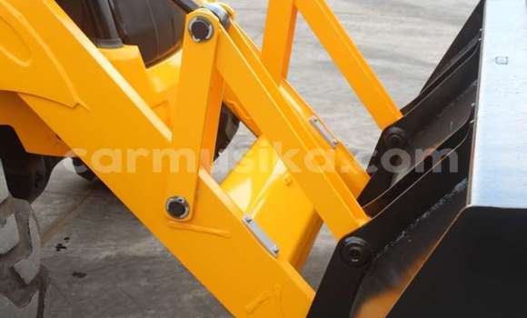 Nunua Ilio tumika Caterpillar 120 Beige Lori ndani ya Beitbridge nchini Matabeleland Kusini Nunua Ilio tumika Caterpillar 120 Beige Lori ndani ya Beitbridge nchini Matabeleland Kusini