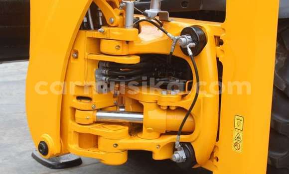 Nunua Ilio tumika Caterpillar 120 Beige Lori ndani ya Beitbridge nchini Matabeleland Kusini Nunua Ilio tumika Caterpillar 120 Beige Lori ndani ya Beitbridge nchini Matabeleland Kusini