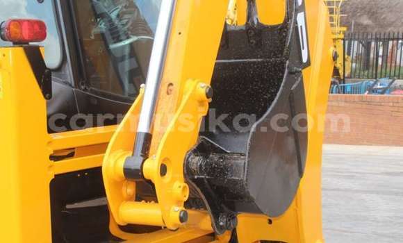 Nunua Ilio tumika Caterpillar 120 Beige Lori ndani ya Beitbridge nchini Matabeleland Kusini Nunua Ilio tumika Caterpillar 120 Beige Lori ndani ya Beitbridge nchini Matabeleland Kusini