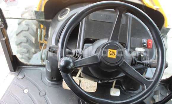 Nunua Ilio tumika Caterpillar 120 Beige Lori ndani ya Beitbridge nchini Matabeleland Kusini Nunua Ilio tumika Caterpillar 120 Beige Lori ndani ya Beitbridge nchini Matabeleland Kusini