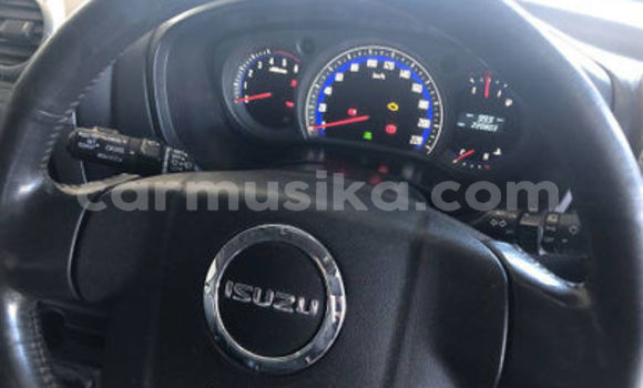 Nunua Ilio tumika Isuzu KB Nyekundu Gari ndani ya Beitbridge nchini Matabeleland Kusini Nunua Ilio tumika Isuzu KB Nyekundu Gari ndani ya Beitbridge nchini Matabeleland Kusini