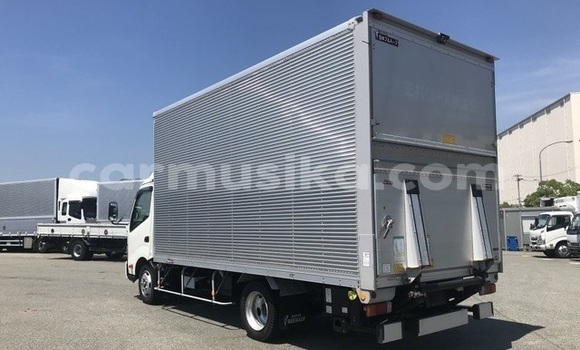 Acheter Occasion Utilitaire Toyota Dyna Blanc à Beitbridge, Matabeleland South Acheter Occasion Utilitaire Toyota Dyna Blanc à Beitbridge, Matabeleland South