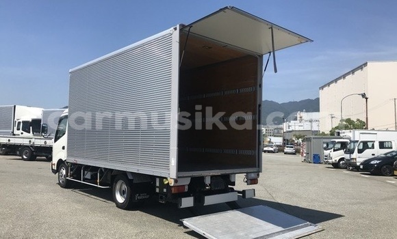 Acheter Occasion Utilitaire Toyota Dyna Blanc à Beitbridge, Matabeleland South Acheter Occasion Utilitaire Toyota Dyna Blanc à Beitbridge, Matabeleland South