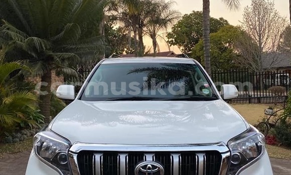 Buy Used Toyota Land Cruiser Prado White Car in Beitbridge in Matabeleland South Buy Used Toyota Land Cruiser Prado White Car in Beitbridge in Matabeleland South