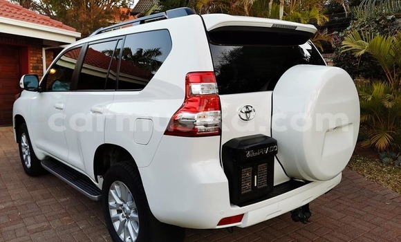 Buy Used Toyota Land Cruiser Prado White Car in Beitbridge in Matabeleland South Buy Used Toyota Land Cruiser Prado White Car in Beitbridge in Matabeleland South