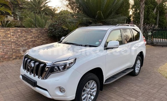 Buy Used Toyota Land Cruiser Prado White Car in Beitbridge in Matabeleland South Buy Used Toyota Land Cruiser Prado White Car in Beitbridge in Matabeleland South