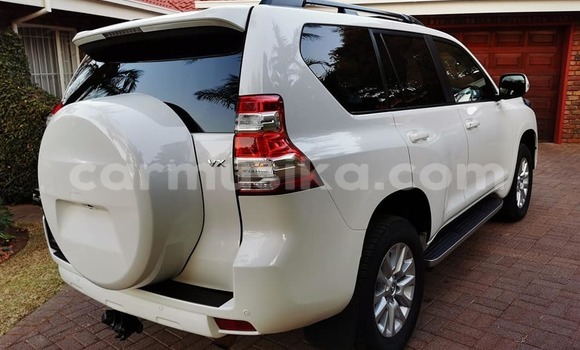 Buy Used Toyota Land Cruiser Prado White Car in Beitbridge in Matabeleland South Buy Used Toyota Land Cruiser Prado White Car in Beitbridge in Matabeleland South