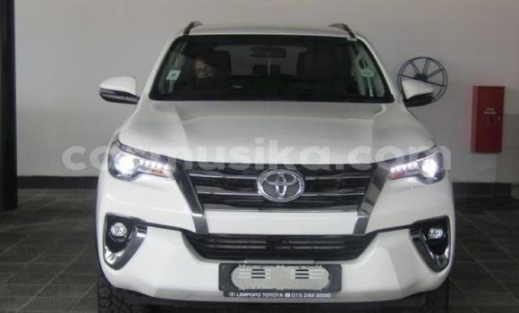 Acheter Occasion Voiture Toyota Fortuner Blanc à Harare, Harare Acheter Occasion Voiture Toyota Fortuner Blanc à Harare, Harare
