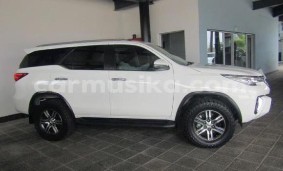 Acheter Occasion Voiture Toyota Fortuner Blanc à Harare, Harare Acheter Occasion Voiture Toyota Fortuner Blanc à Harare, Harare