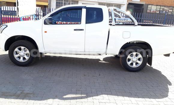 Nunua Ilio tumika Isuzu KB Nyeupe Gari ndani ya Harare nchini Harare Nunua Ilio tumika Isuzu KB Nyeupe Gari ndani ya Harare nchini Harare