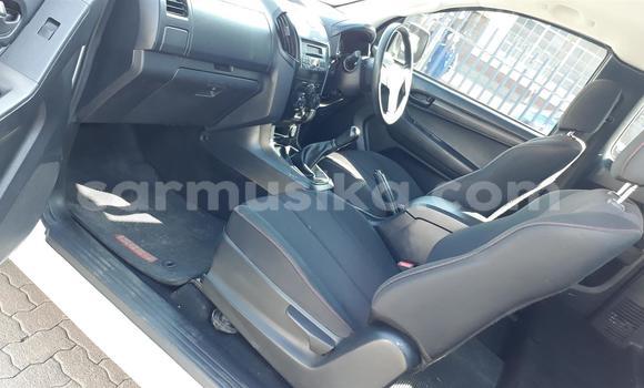 Nunua Ilio tumika Isuzu KB Nyeupe Gari ndani ya Harare nchini Harare Nunua Ilio tumika Isuzu KB Nyeupe Gari ndani ya Harare nchini Harare