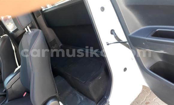 Nunua Ilio tumika Isuzu KB Nyeupe Gari ndani ya Harare nchini Harare Nunua Ilio tumika Isuzu KB Nyeupe Gari ndani ya Harare nchini Harare