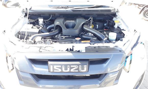 Nunua Ilio tumika Isuzu KB Nyeupe Gari ndani ya Harare nchini Harare Nunua Ilio tumika Isuzu KB Nyeupe Gari ndani ya Harare nchini Harare