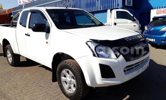 Nunua Ilio tumika Isuzu KB Nyeupe Gari ndani ya Harare nchini Harare Nunua Ilio tumika Isuzu KB Nyeupe Gari ndani ya Harare nchini Harare