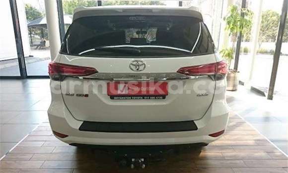 Nunua Ilio tumika Toyota Fortuner Fedha Gari ndani ya Harare nchini Harare Nunua Ilio tumika Toyota Fortuner Fedha Gari ndani ya Harare nchini Harare