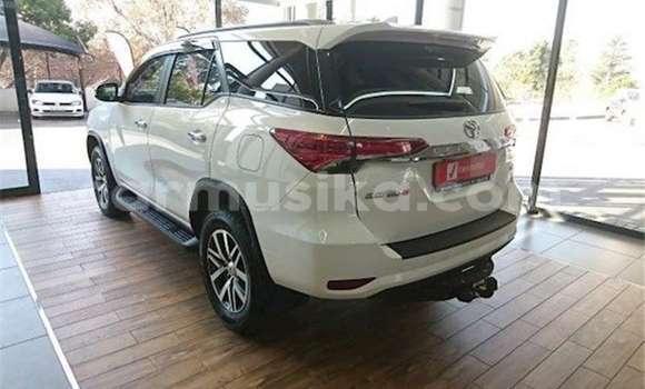 Nunua Ilio tumika Toyota Fortuner Fedha Gari ndani ya Harare nchini Harare Nunua Ilio tumika Toyota Fortuner Fedha Gari ndani ya Harare nchini Harare