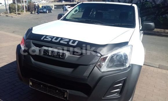 Tenga Tsaru Isuzu D–MAX Chena Mota in Alexandra Park in Harare