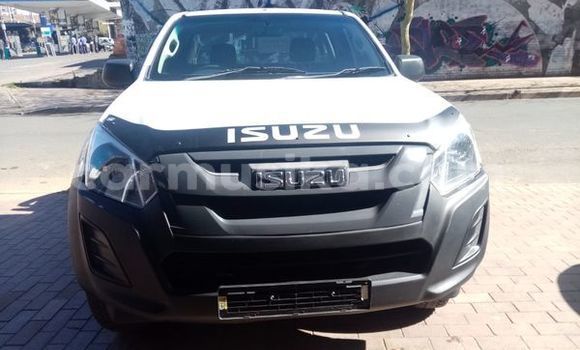 Tenga Tsaru Isuzu D–MAX Chena Mota in Alexandra Park in Harare Tenga Tsaru Isuzu D–MAX Chena Mota in Alexandra Park in Harare