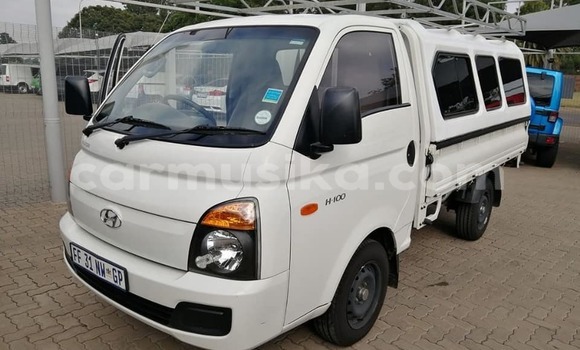 Nunua Ilio tumika Hyundai H200 Nyeupe Gari ndani ya Borrowdale nchini Harare Nunua Ilio tumika Hyundai H200 Nyeupe Gari ndani ya Borrowdale nchini Harare