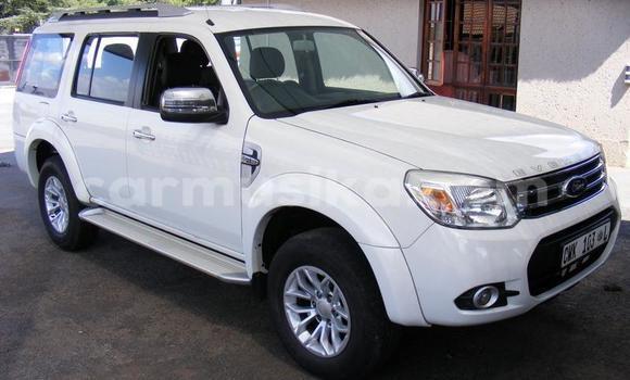 Acheter Occasion Voiture Ford Everest Blanc à Borrowdale, Harare Acheter Occasion Voiture Ford Everest Blanc à Borrowdale, Harare