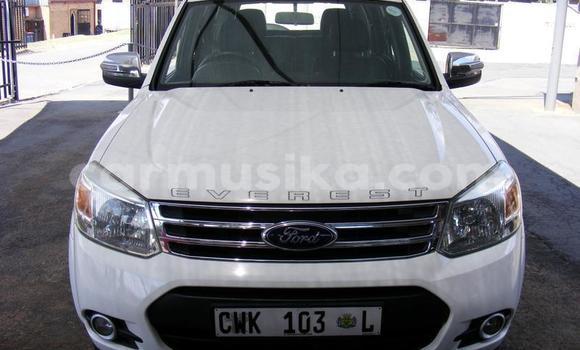 Acheter Occasion Voiture Ford Everest Blanc à Borrowdale, Harare Acheter Occasion Voiture Ford Everest Blanc à Borrowdale, Harare