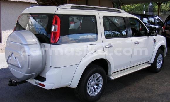 Acheter Occasion Voiture Ford Everest Blanc à Borrowdale, Harare Acheter Occasion Voiture Ford Everest Blanc à Borrowdale, Harare
