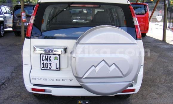 Acheter Occasion Voiture Ford Everest Blanc à Borrowdale, Harare Acheter Occasion Voiture Ford Everest Blanc à Borrowdale, Harare