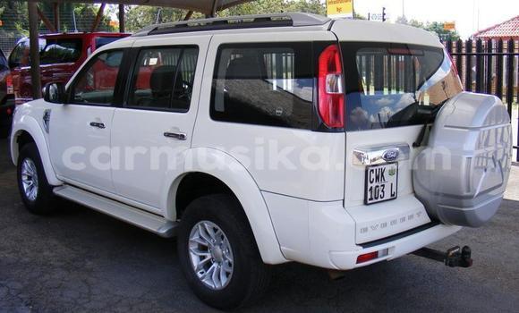 Acheter Occasion Voiture Ford Everest Blanc à Borrowdale, Harare Acheter Occasion Voiture Ford Everest Blanc à Borrowdale, Harare