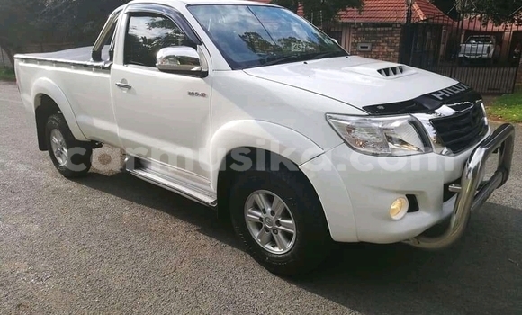 Nunua Ilio tumika Toyota Hilux Nyeupe Gari ndani ya Beitbridge nchini Matabeleland Kusini Nunua Ilio tumika Toyota Hilux Nyeupe Gari ndani ya Beitbridge nchini Matabeleland Kusini