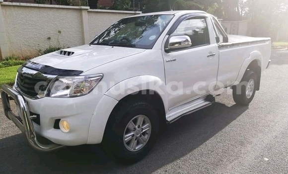 Nunua Ilio tumika Toyota Hilux Nyeupe Gari ndani ya Beitbridge nchini Matabeleland Kusini Nunua Ilio tumika Toyota Hilux Nyeupe Gari ndani ya Beitbridge nchini Matabeleland Kusini