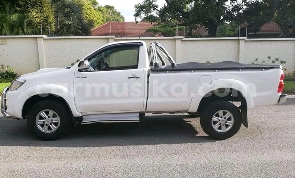 Nunua Ilio tumika Toyota Hilux Nyeupe Gari ndani ya Beitbridge nchini Matabeleland Kusini Nunua Ilio tumika Toyota Hilux Nyeupe Gari ndani ya Beitbridge nchini Matabeleland Kusini