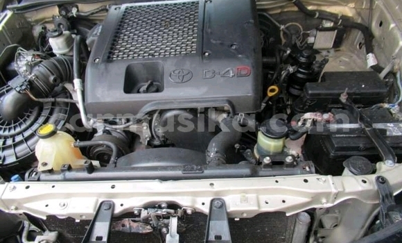 Nunua Ilio tumika Toyota Hilux Nyeupe Gari ndani ya Beitbridge nchini Matabeleland Kusini Nunua Ilio tumika Toyota Hilux Nyeupe Gari ndani ya Beitbridge nchini Matabeleland Kusini