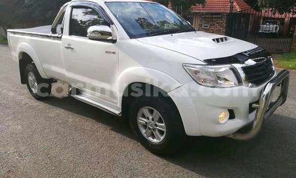 Nunua Ilio tumika Toyota Hilux Nyeupe Gari ndani ya Beitbridge nchini Matabeleland Kusini Nunua Ilio tumika Toyota Hilux Nyeupe Gari ndani ya Beitbridge nchini Matabeleland Kusini